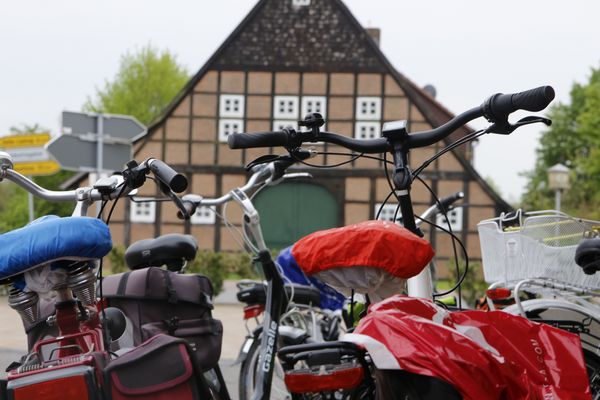 Anradeln im Emsland – Nahaufnahme Fahrradlenker 
